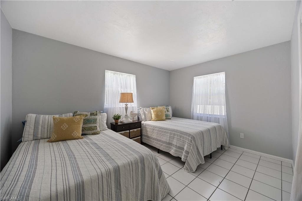 111 7th ST, NAPLES FL 34113-18