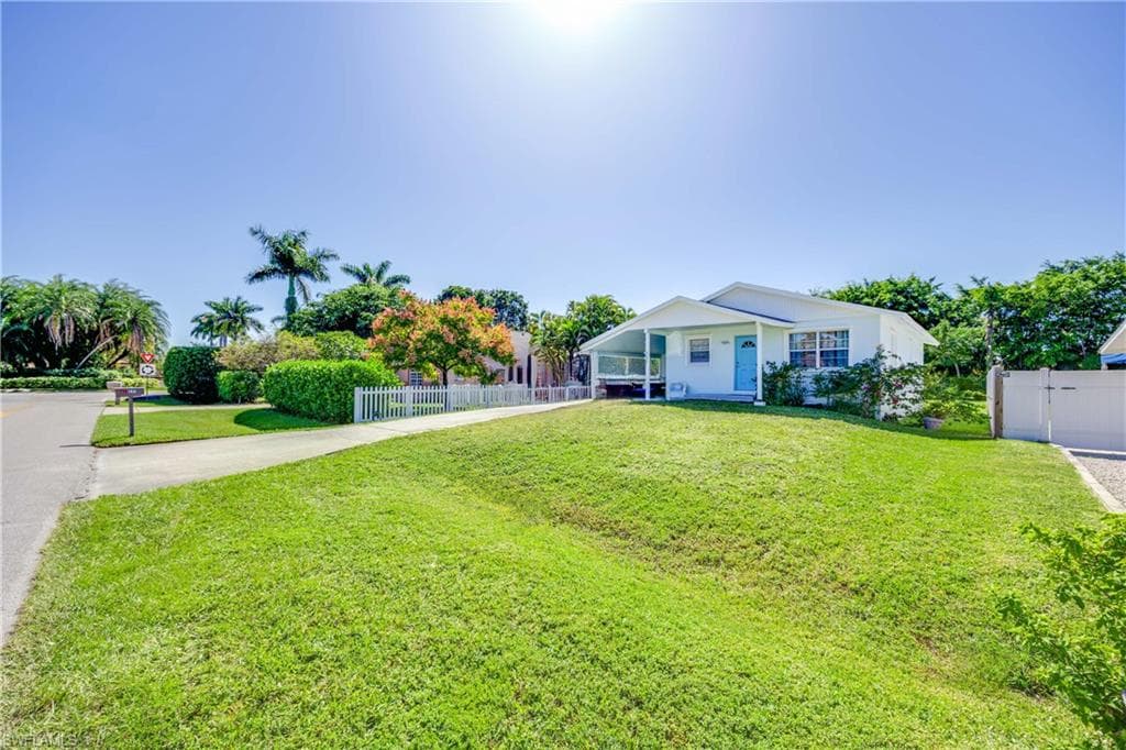 111 7th ST, NAPLES FL 34113-34