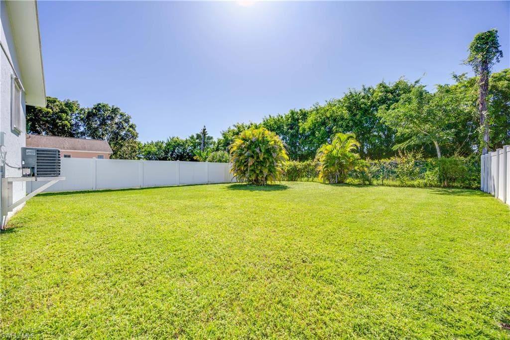 111 7th ST, NAPLES FL 34113-28