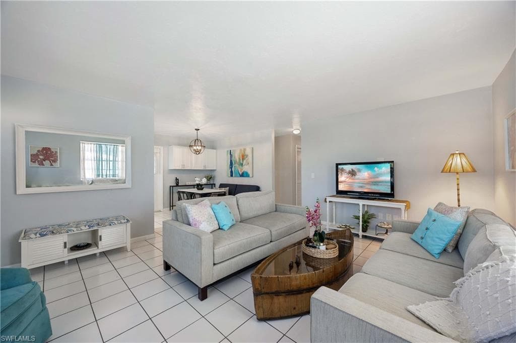 111 7th ST, NAPLES FL 34113-7