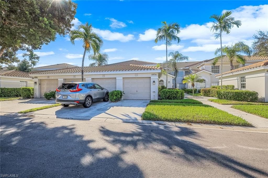 6934 Rain Lily CT # 102, NAPLES FL 34109-15