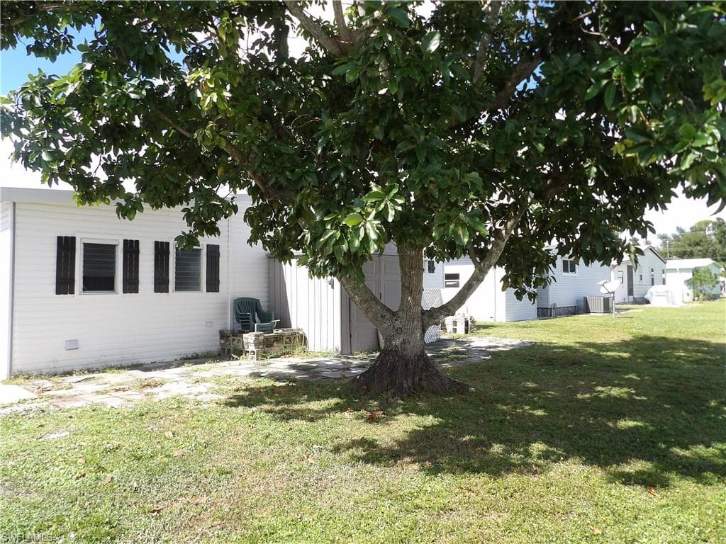 247 SHRUB LN N, NORTH FORT MYERS FL 33917-1