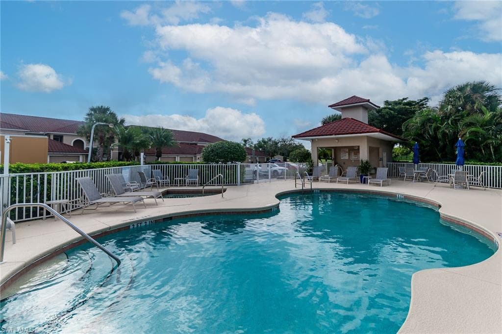 2925 Cypress Trace CIR # 203, NAPLES FL 34119-29