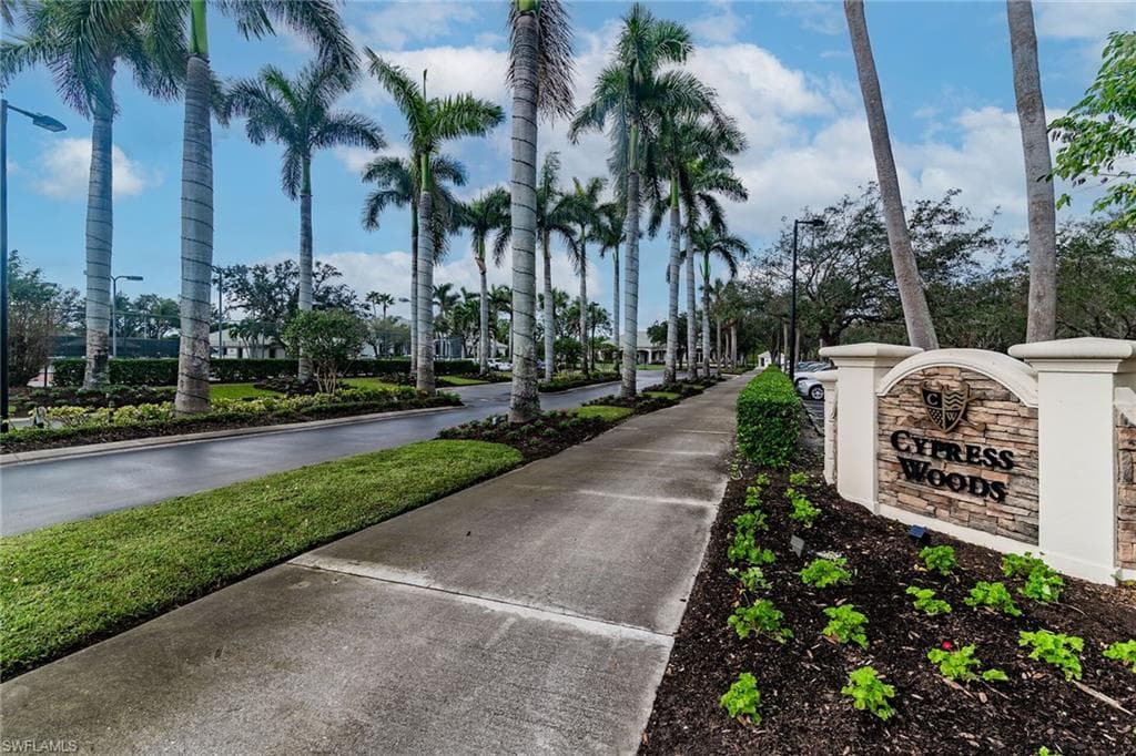 2925 Cypress Trace CIR # 203, NAPLES FL 34119-33