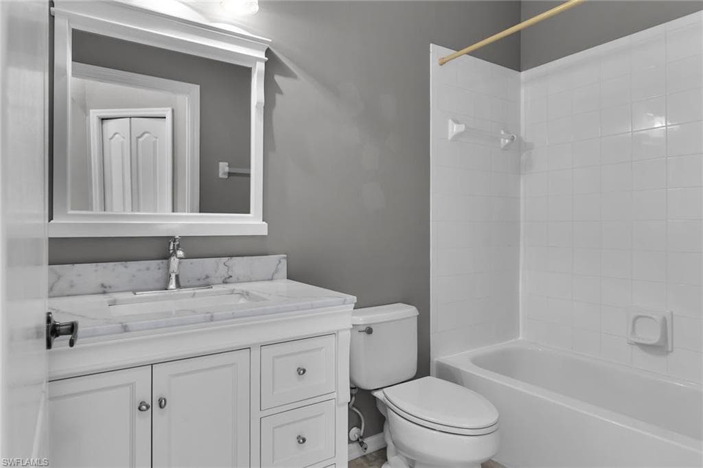 2925 Cypress Trace CIR # 203, NAPLES FL 34119-24
