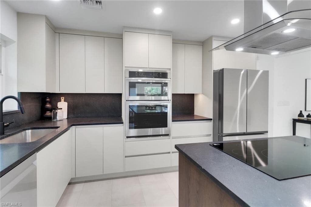 272 Yorkshire CT # 11, NAPLES FL 34112-6