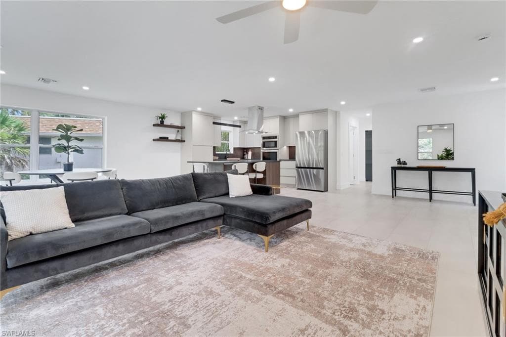 272 Yorkshire CT # 11, NAPLES FL 34112-9