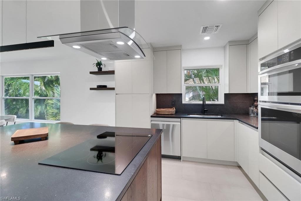 272 Yorkshire CT # 11, NAPLES FL 34112-7