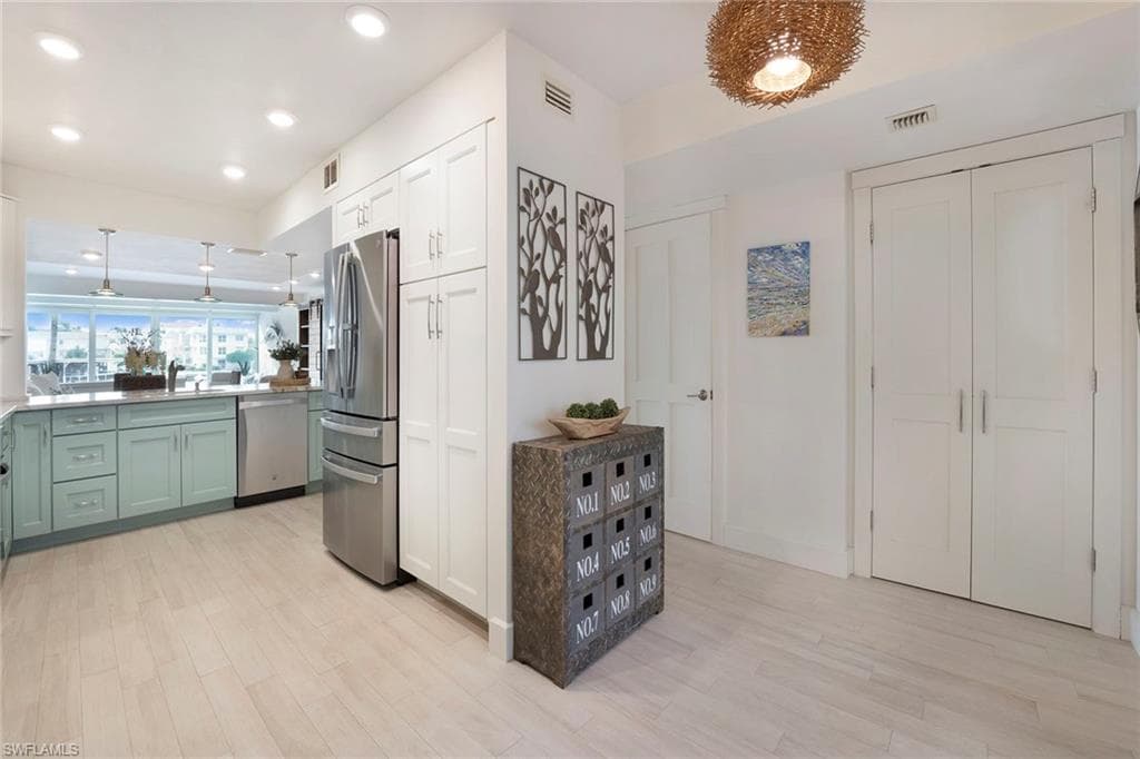 800 River Point DR # 209, NAPLES FL 34102-5