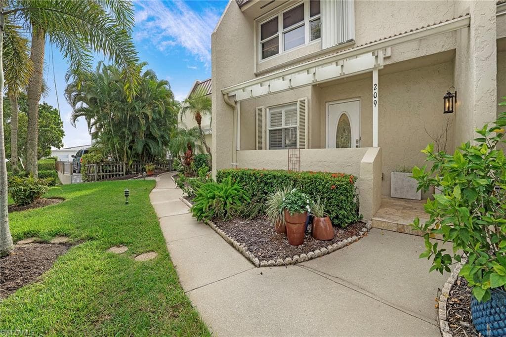 800 River Point DR # 209, NAPLES FL 34102-3