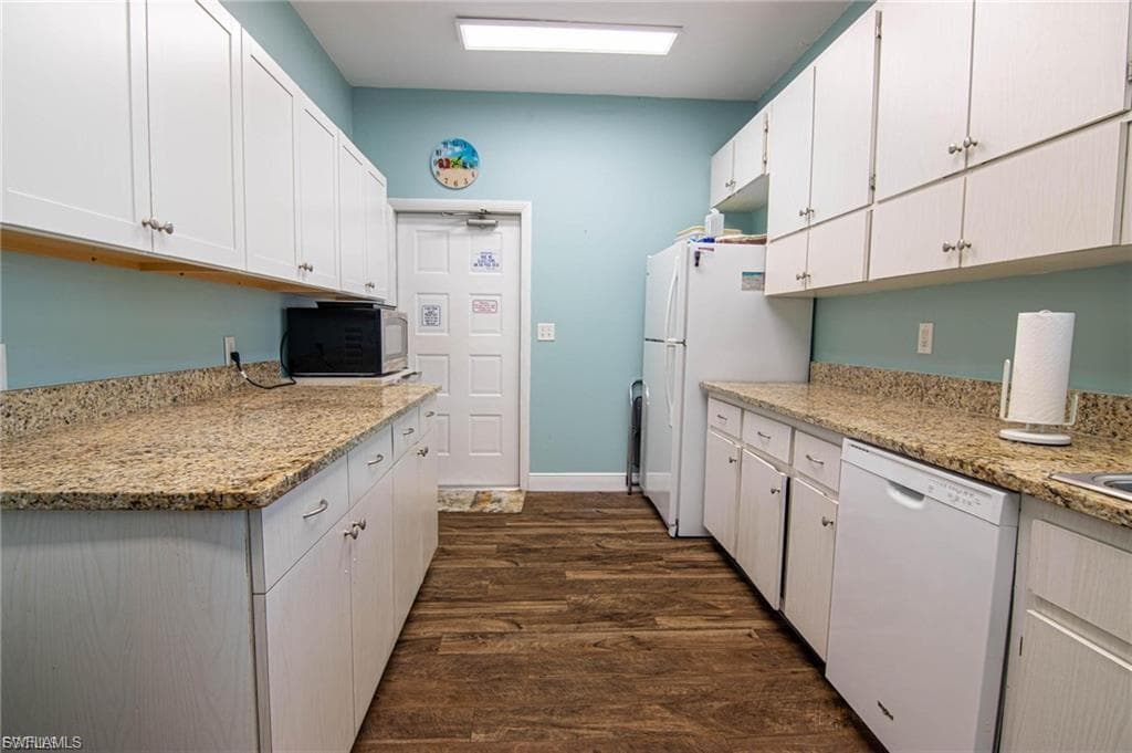 6984 Winkler RD, FORT MYERS FL 33919-36