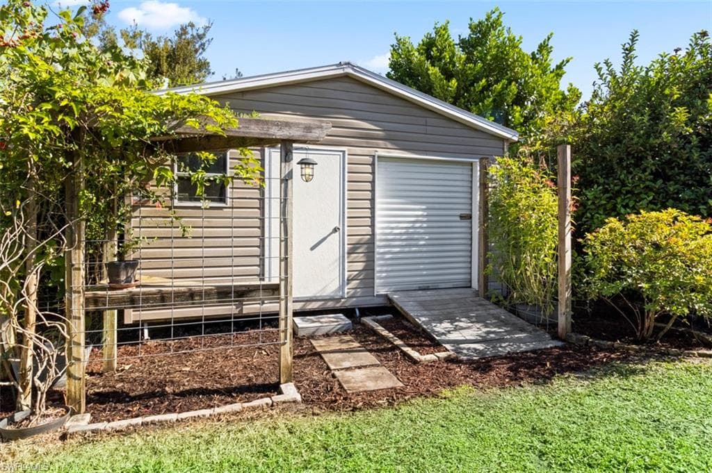 6711 Matt Pledger CT, NORTH FORT MYERS FL 33917-45