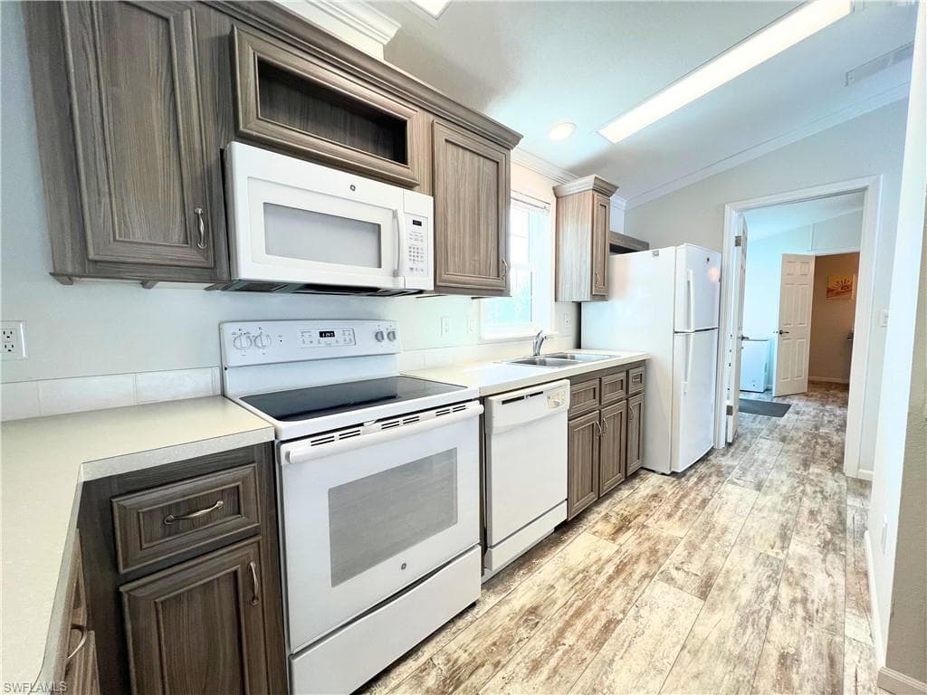 932 Palm DR # 274, NAPLES FL 34114-4