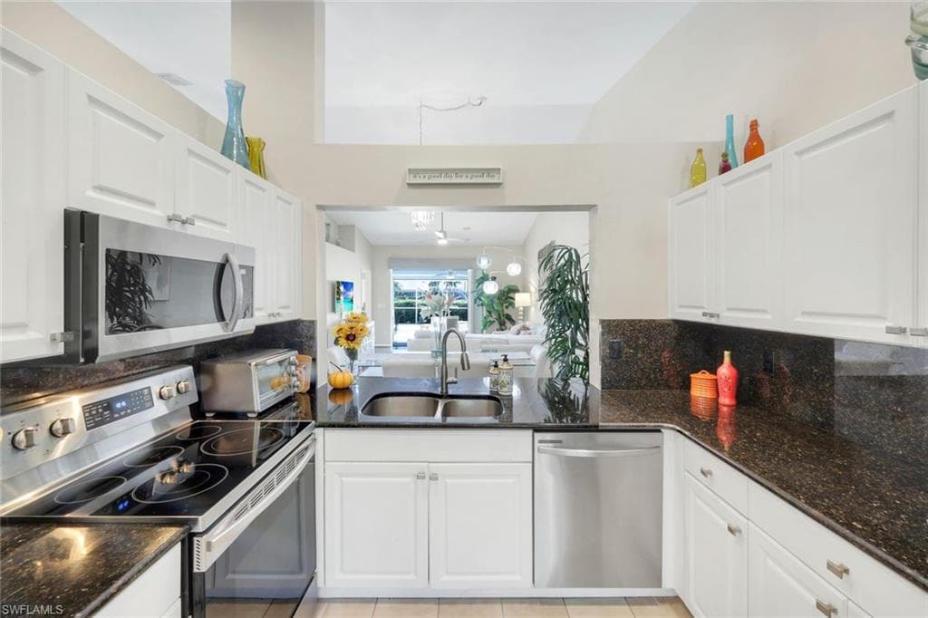 2150 Stacil CIR # 13, NAPLES FL 34109-14