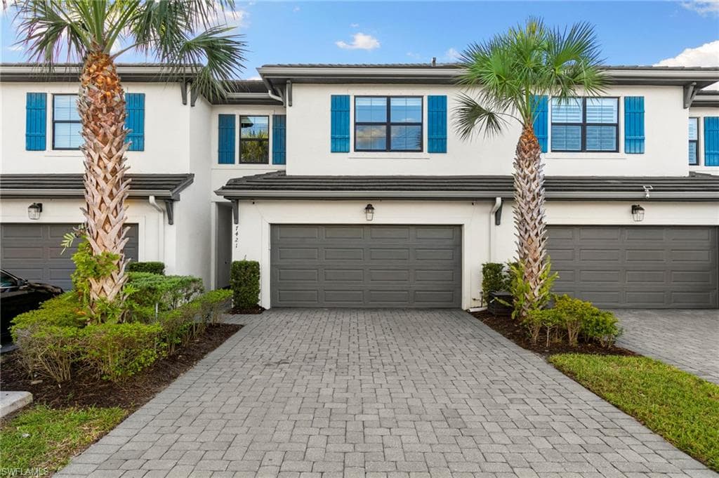 7421 Rockefeller DR, NAPLES FL 34119-1
