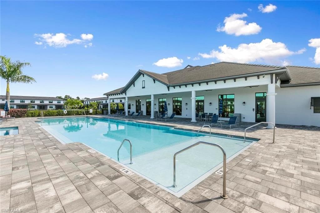 7421 Rockefeller DR, NAPLES FL 34119-35