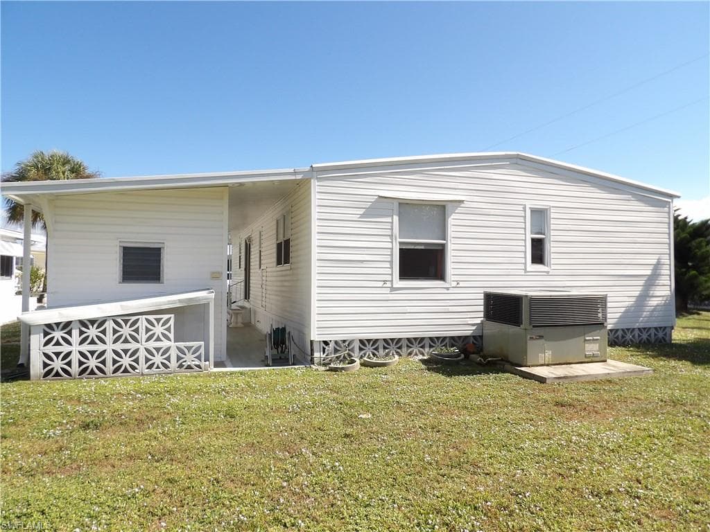 301 Twig CT N, NORTH FORT MYERS FL 33917-2