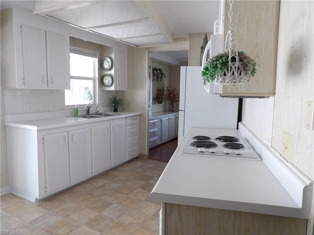 301 Twig CT N, NORTH FORT MYERS FL 33917-3