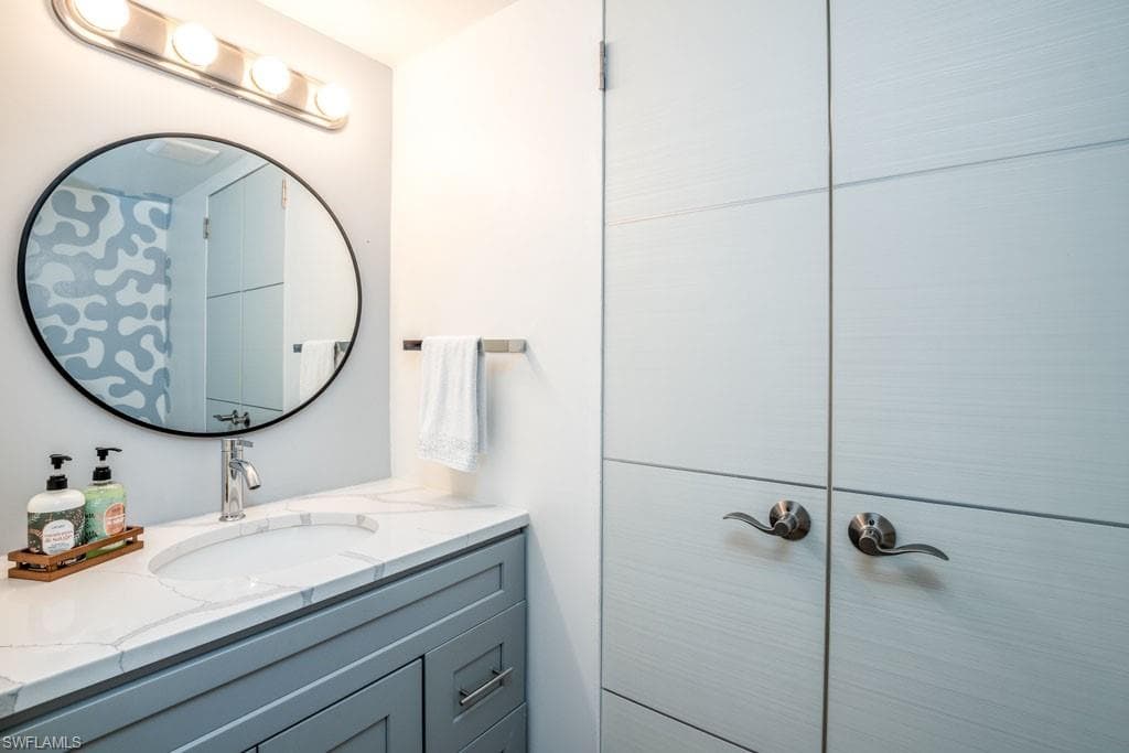 124 Lake Point LN # 2B, NAPLES FL 34112-28