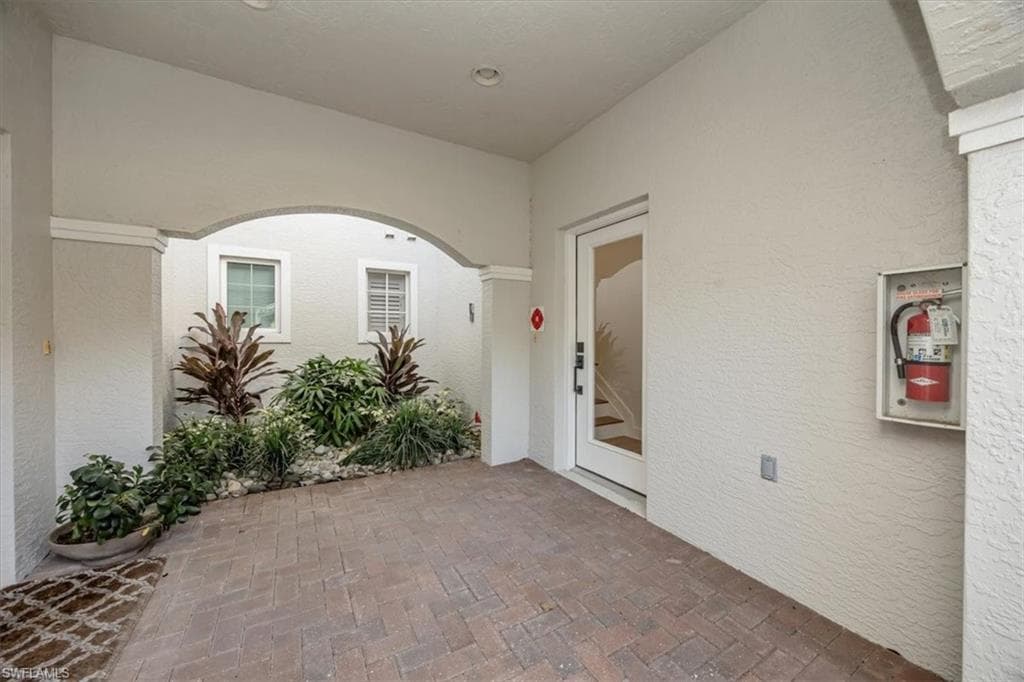 9151 Palmetto Ridge DR # 202, ESTERO FL 34135-2