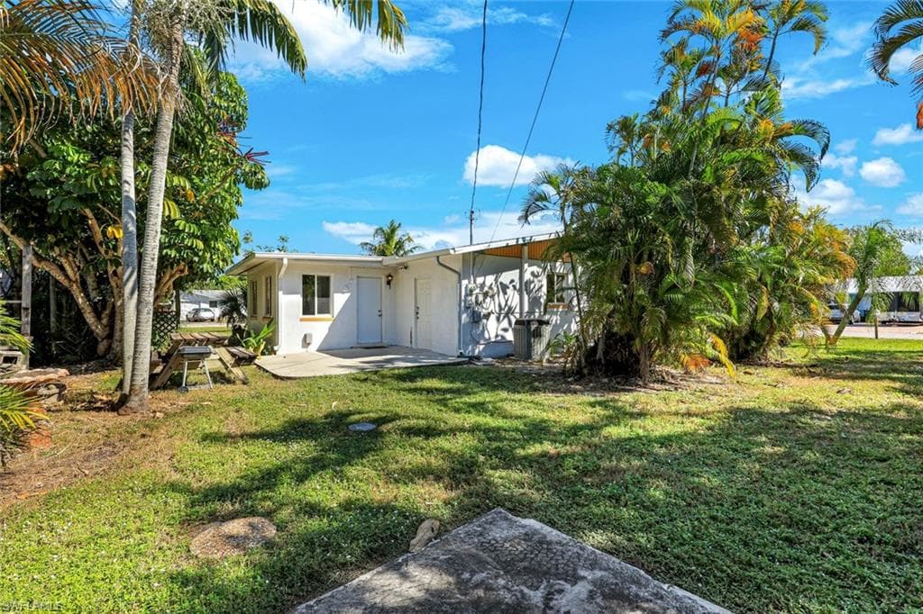 4862 Catalina DR, NAPLES FL 34112-25