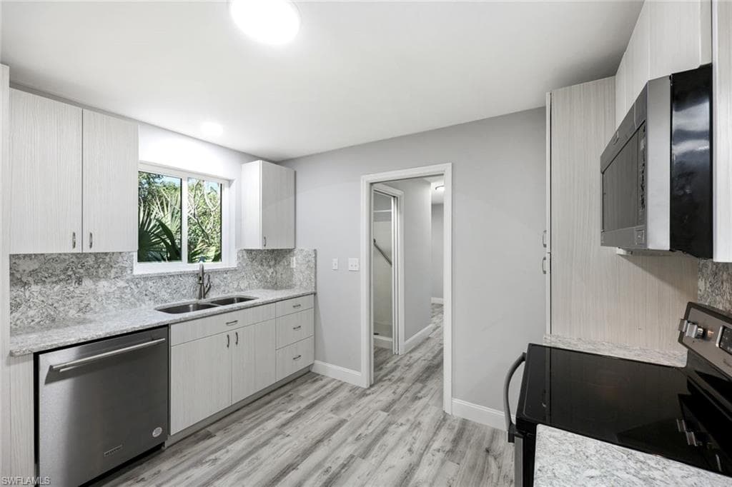 4862 Catalina DR, NAPLES FL 34112-8