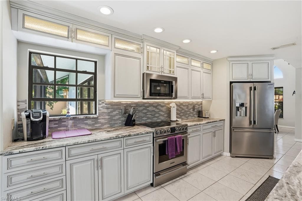 7245 Hendry Creek DR, FORT MYERS FL 33908-12