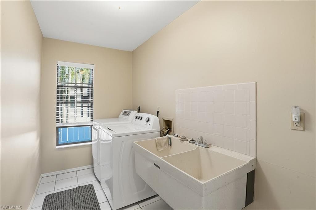 7245 Hendry Creek DR, FORT MYERS FL 33908-27