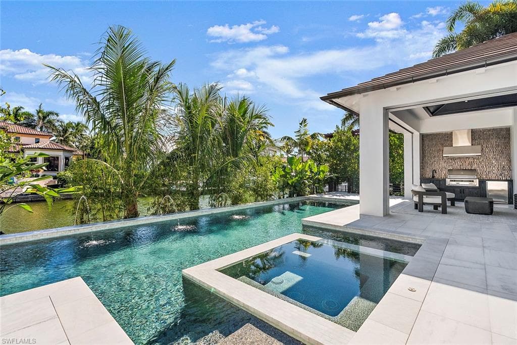 2231 Forrest LN, NAPLES FL 34102-41