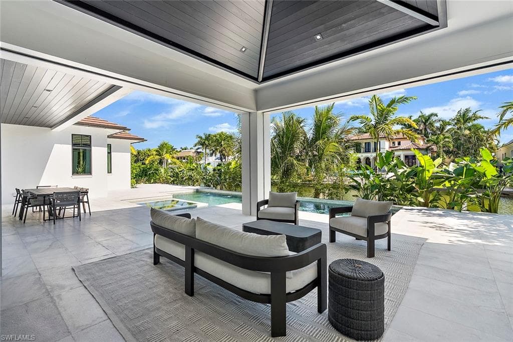 2231 Forrest LN, NAPLES FL 34102-45