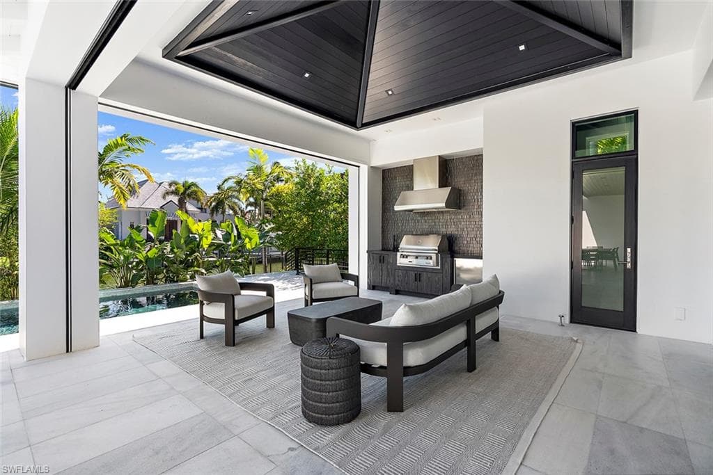 2231 Forrest LN, NAPLES FL 34102-44