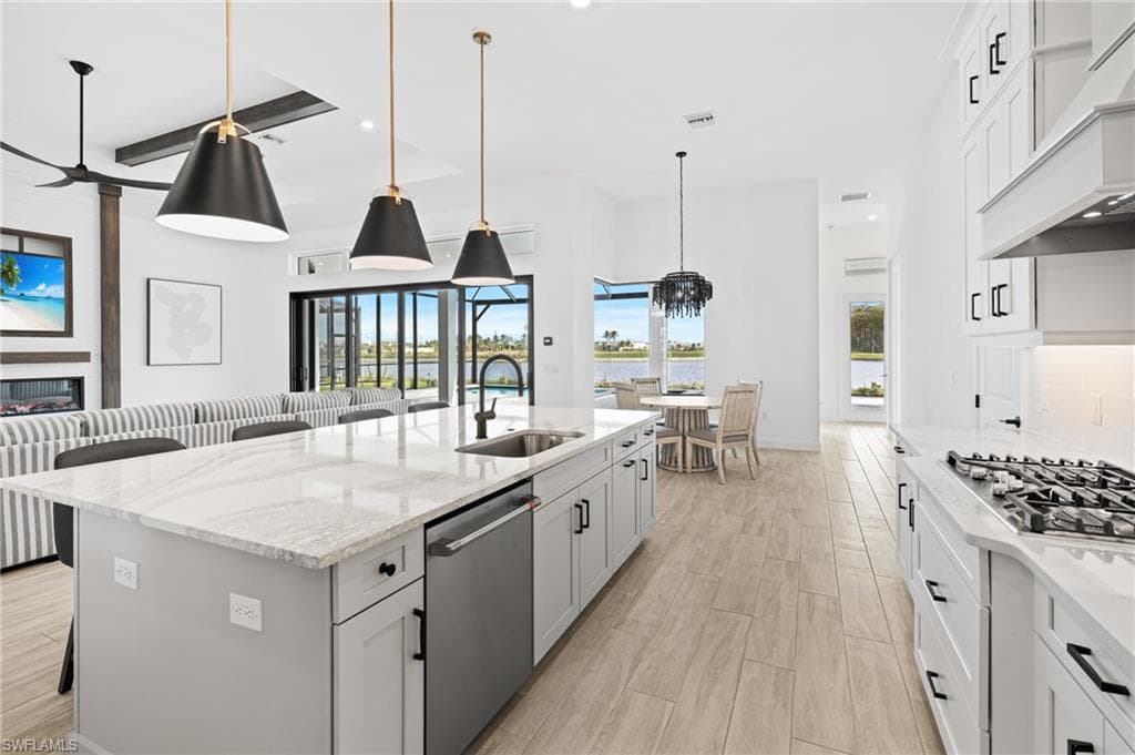 15428 Turin DR-4