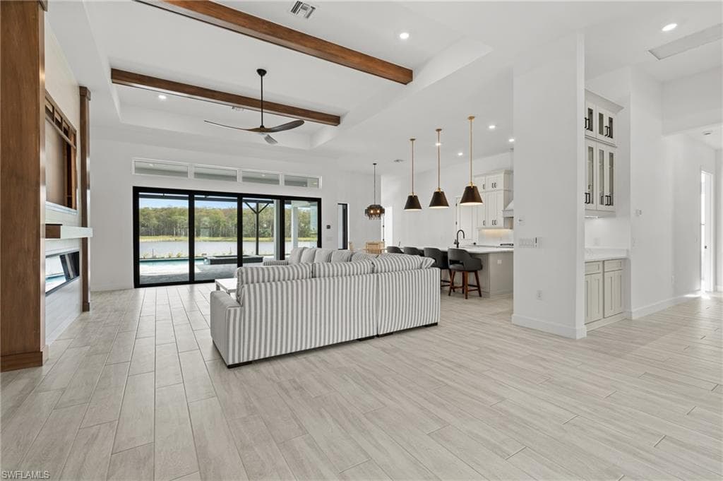 15428 Turin DR-19