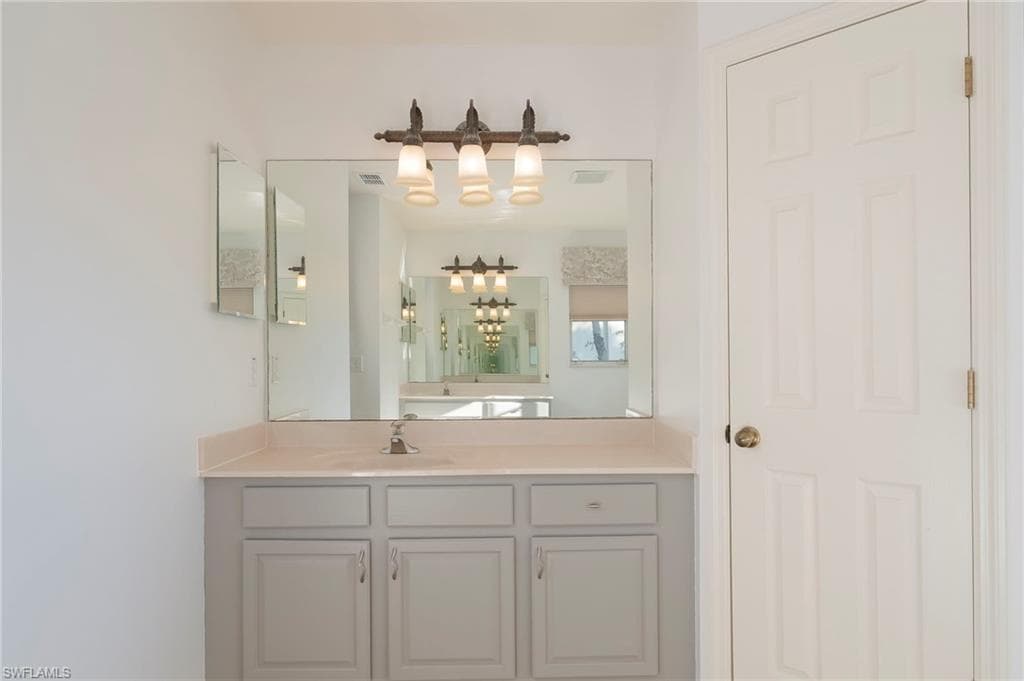 2250 Grove DR, NAPLES FL 34120-21