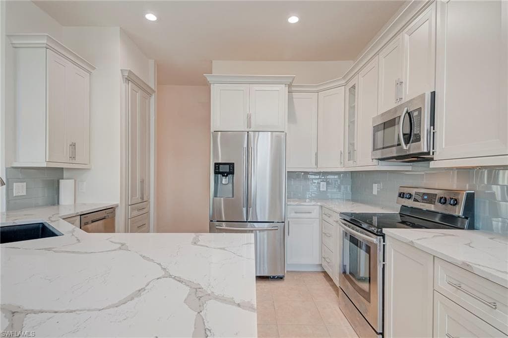 2250 Grove DR, NAPLES FL 34120-8