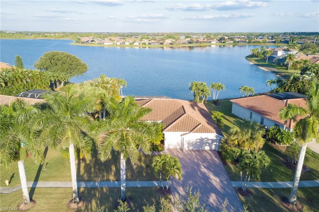 2250 Grove DR, NAPLES FL 34120-33