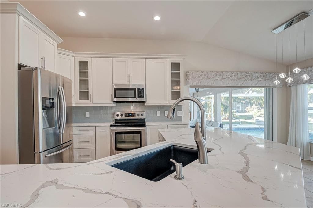 2250 Grove DR, NAPLES FL 34120-10