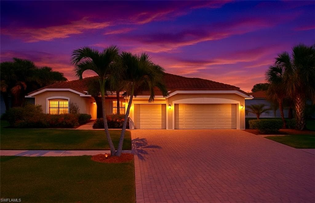 2250 Grove DR, NAPLES FL 34120-38