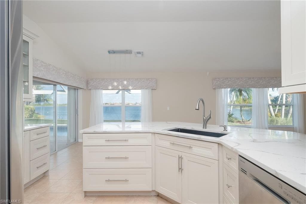 2250 Grove DR, NAPLES FL 34120-7