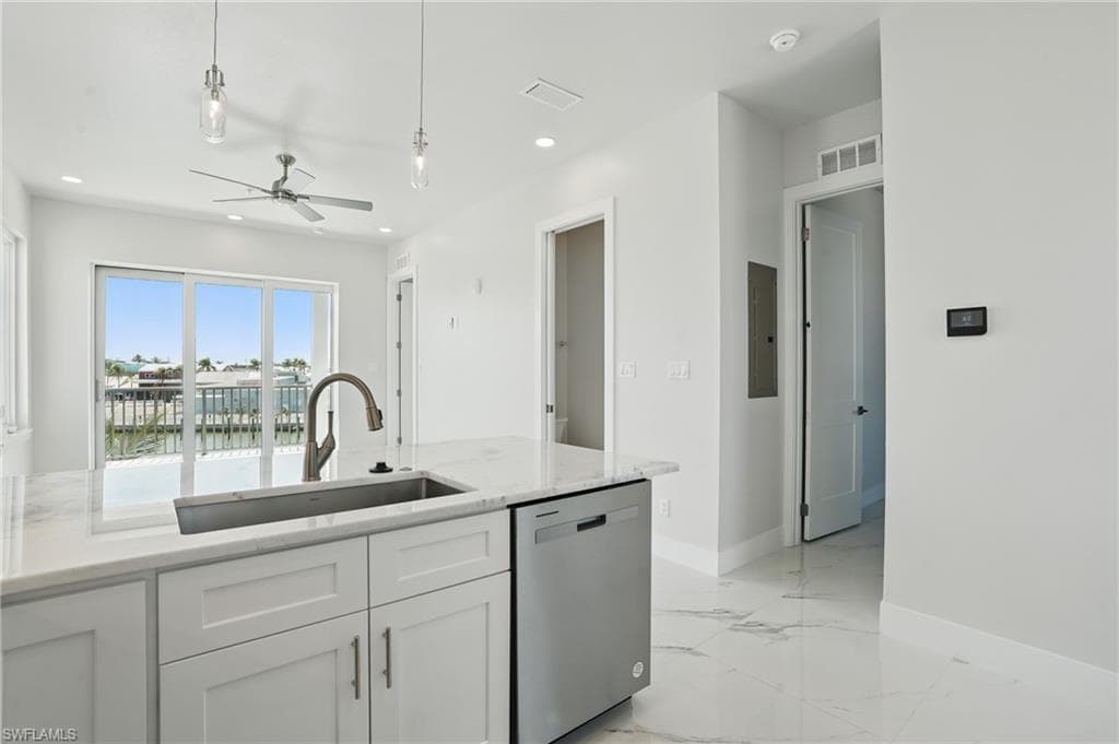 855 Lagoon ST # 3, FORT MYERS BEACH FL 33931-9