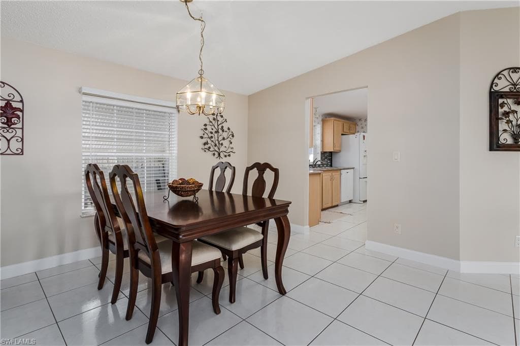 255 Riverwood RD, NAPLES FL 34114-8