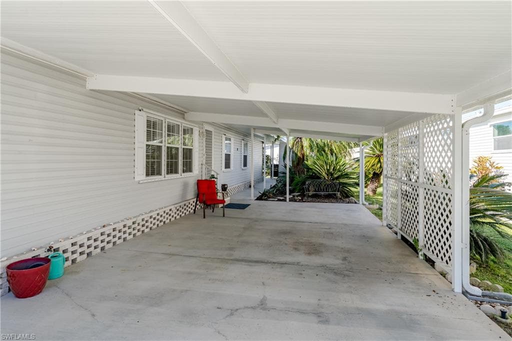 255 Riverwood RD, NAPLES FL 34114-29