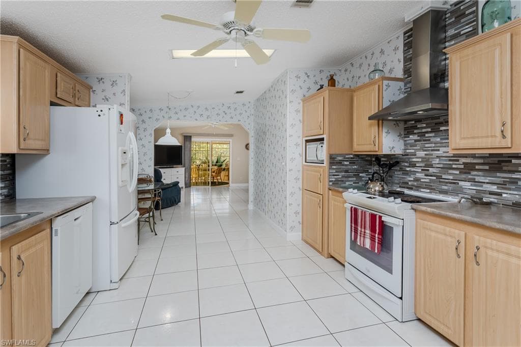 255 Riverwood RD, NAPLES FL 34114-9