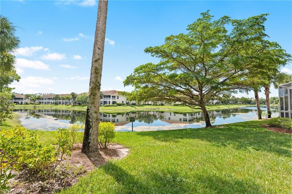 1084 Hampton CIR # 49, NAPLES FL 34105-17