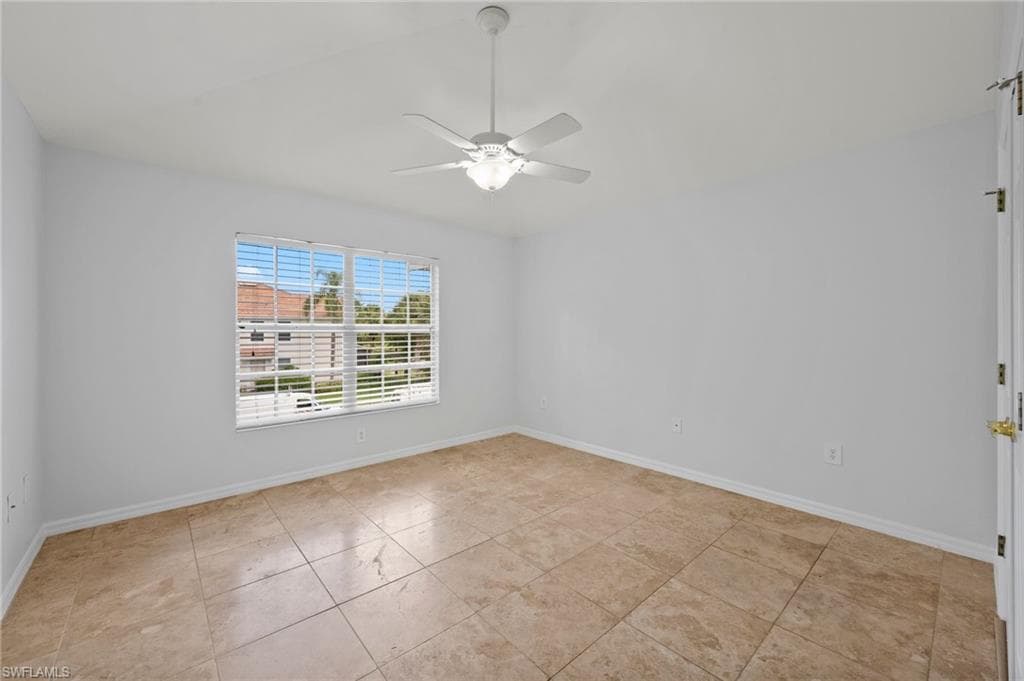 1084 Hampton CIR # 49, NAPLES FL 34105-28