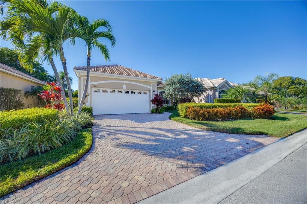 14607 Glen Eden DR, NAPLES FL 34110-4