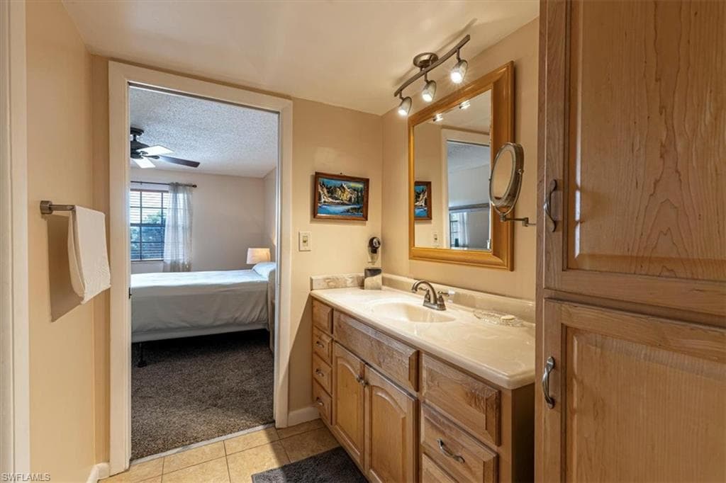 5535 Rattlesnake Hammock RD # 302, NAPLES FL 34113-13