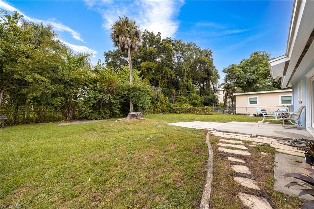 225 Avacado CT, FORT MYERS FL 33905-22