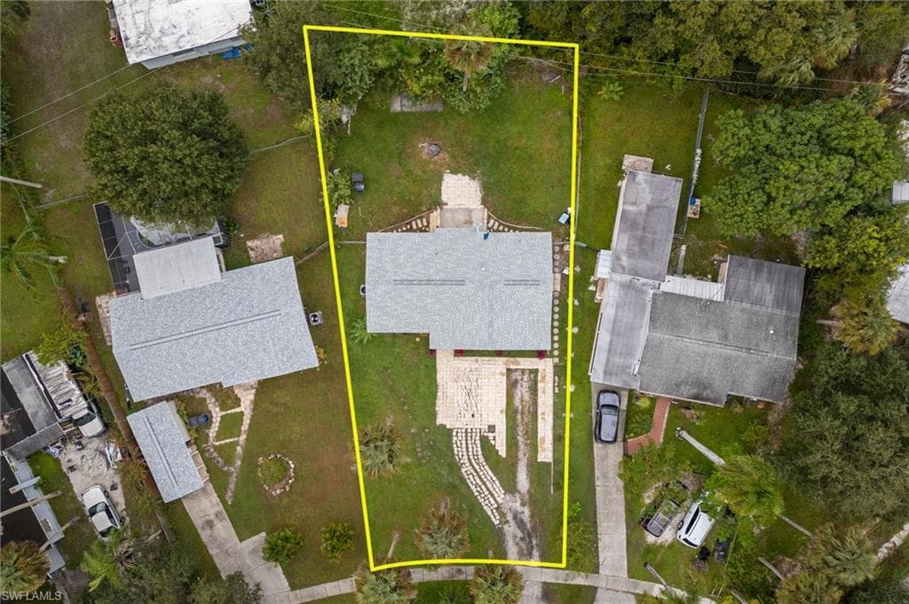 225 Avacado CT, FORT MYERS FL 33905-26