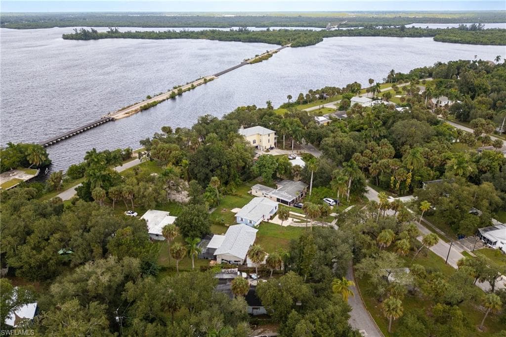 225 Avacado CT, FORT MYERS FL 33905-36